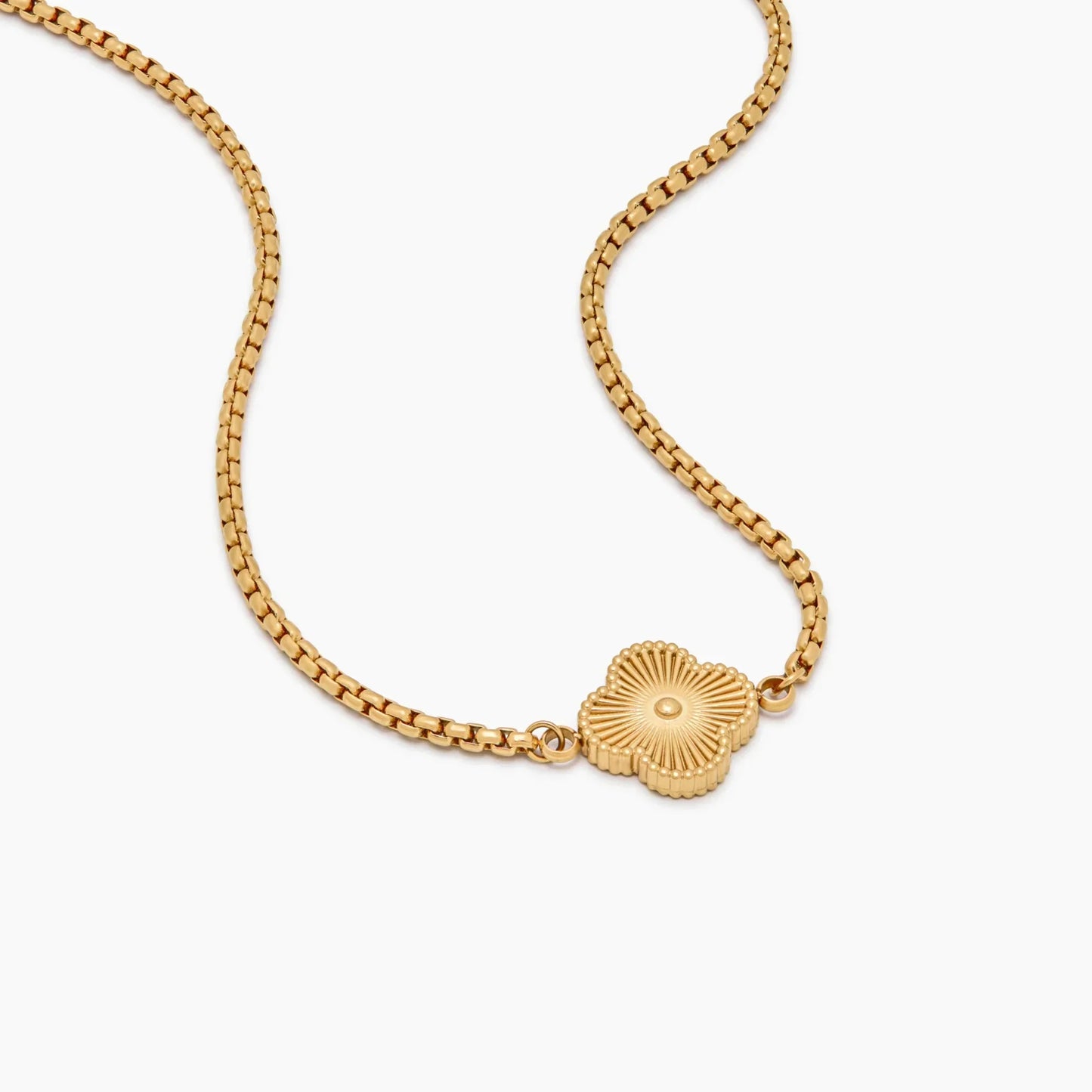 18K gold pearl clover necklace detail — Olivia Jewelry
